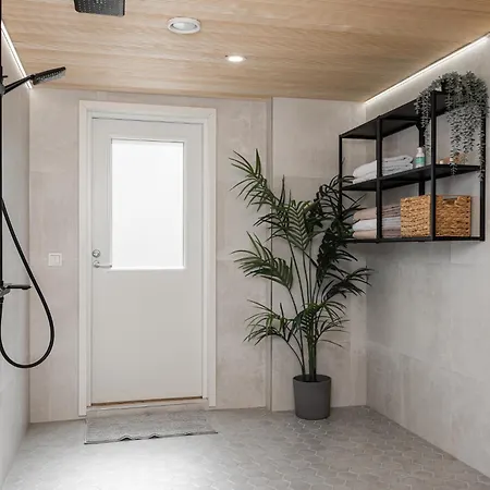 度假居 Metsaemarkku - Jacuzzi & Sauna 波里