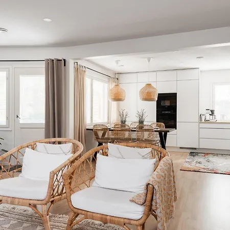 Metsaemarkku - Jacuzzi & Sauna 度假居 *