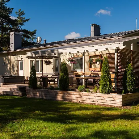 度假居 Metsaemarkku - Jacuzzi & Sauna 波里